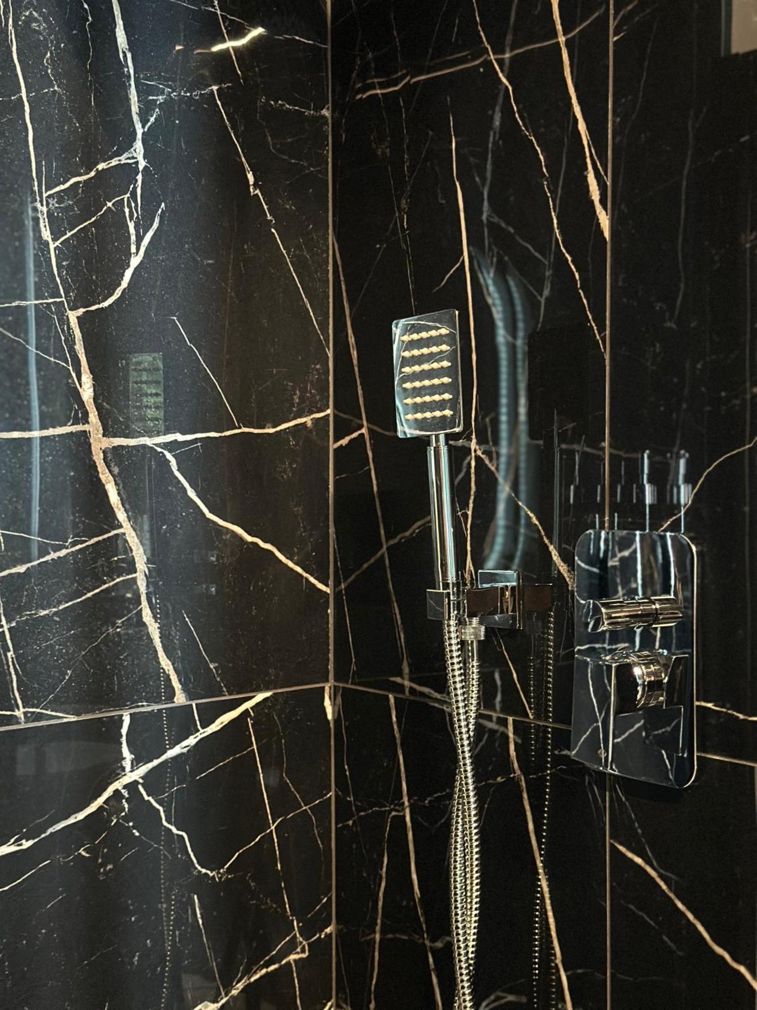 Milan Hub Private Spa Exteriör bild