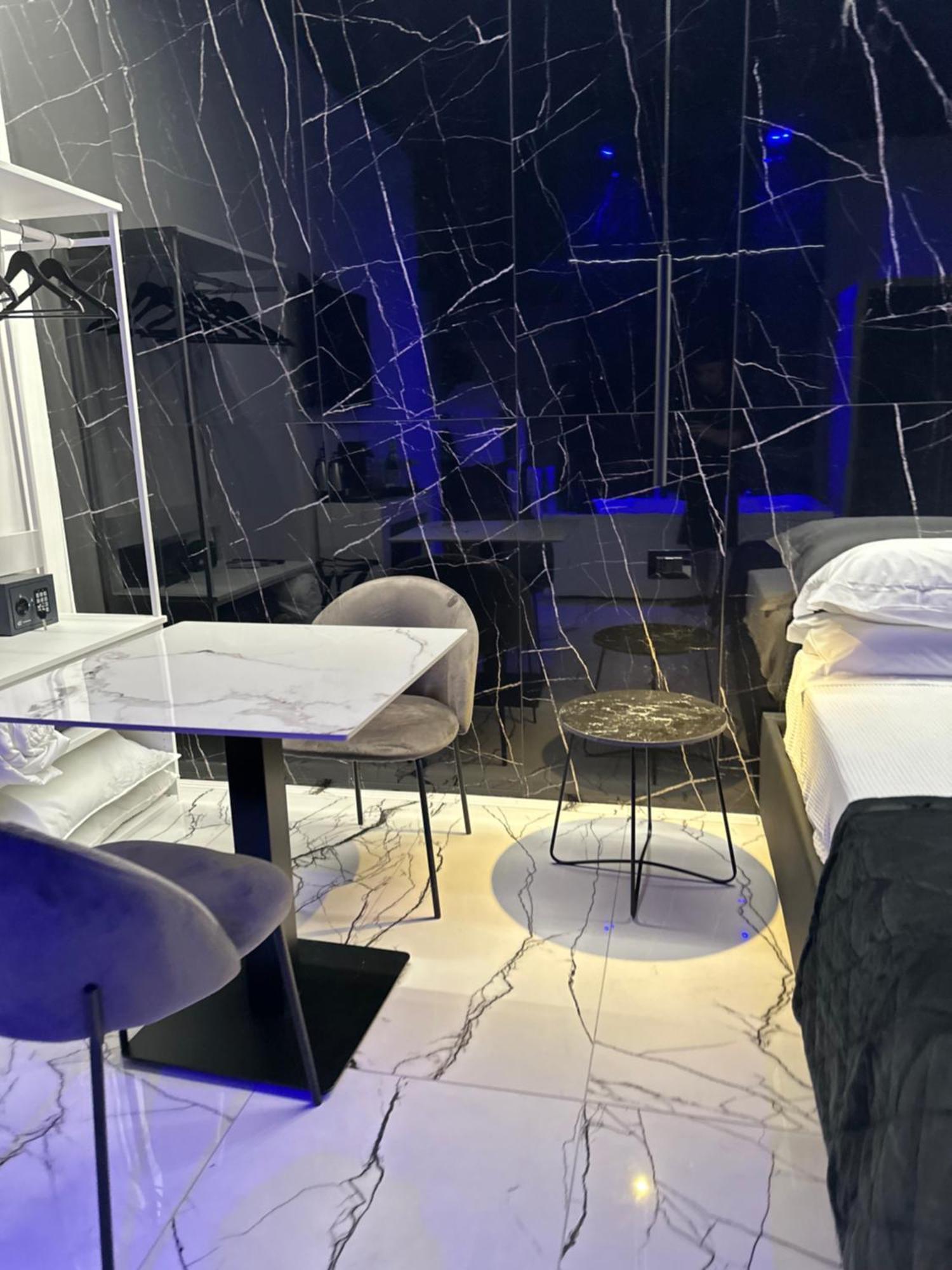 Milan Hub Private Spa Exteriör bild