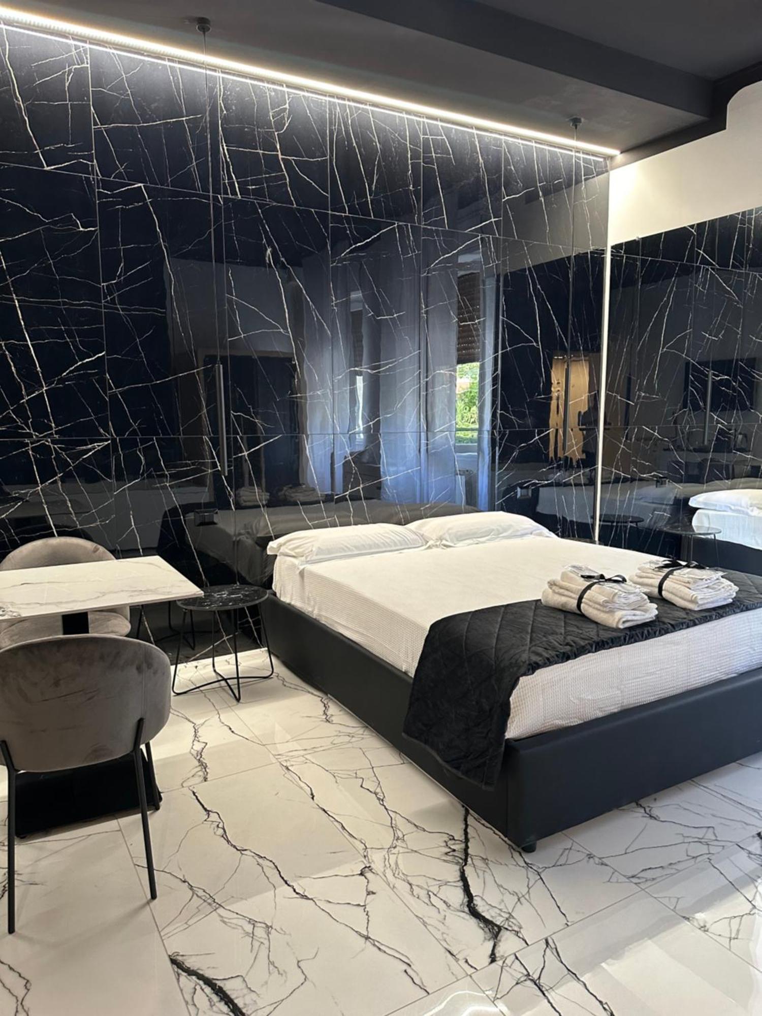 Milan Hub Private Spa Exteriör bild